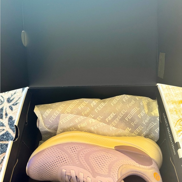 LULULEMON running shoes - Picture 1 of 7